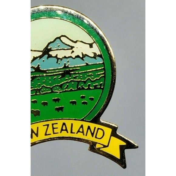 New Zealand Green Yellow Mountain Scenery Lapel Button Hat Collectible Pin - Picture 5 of 12